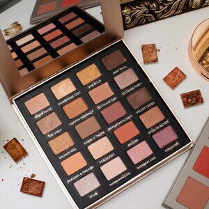 Iconic London Day to Slay Eyeshadow Palette